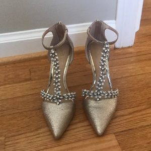 Bad glee Mischka heels in pale gold size 7